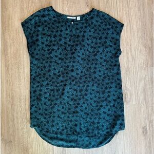 Women’s tunic top patterned with button detail size Small